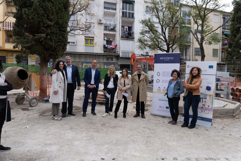 Autoridades de la Comisión Europea visitan la obra de la Plaza de la Unidad de Granada